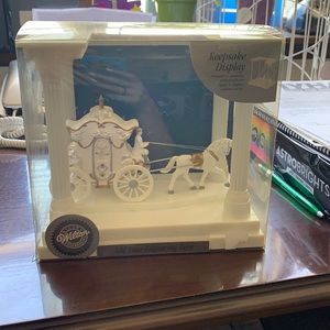 Wilton wedding ornament. Can use for wedding cake